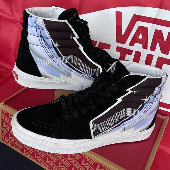 Vans Men’s Sk8-Hi Bolt
Chrome Flash Black
VN0A5JIVBMA
Men’s sneakers - Picture 11 of 16